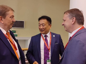  Вода объединяет: глава Росводресурсов принял участие в деловой программе XI Невского международного экологического конгресса 